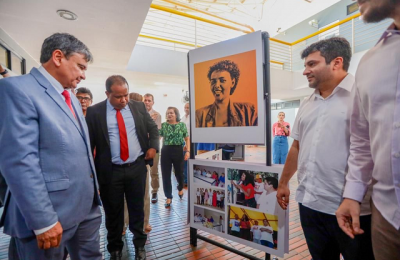 Wellington Dias visita exposição em homenagem à deputada federal Francisca Trindade